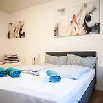 Zentrale In Netflix, Küche Und Boxspring-komfort Apartment