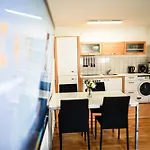 Zentrale In Netflix, Küche Und Boxspring-komfort