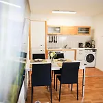 Zentrale In Netflix, Küche Und Boxspring-komfort Apartment *