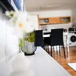 Apartment Zentrale In Netflix, Küche Und Boxspring-komfort