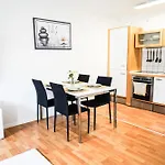 Zentrale In Netflix, Küche Und Boxspring-komfort