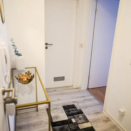 Apartment Zentrale In Netflix, Küche Und Boxspring-komfort