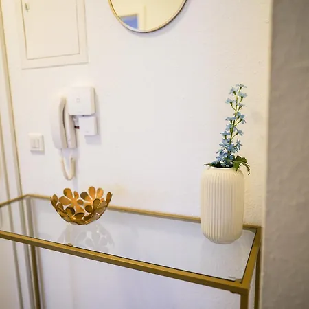 Zentrale In Netflix, Kueche Und Boxspring-komfort Lägenhet